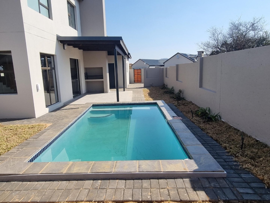 4 Bedroom Property for Sale in Ifafi North West